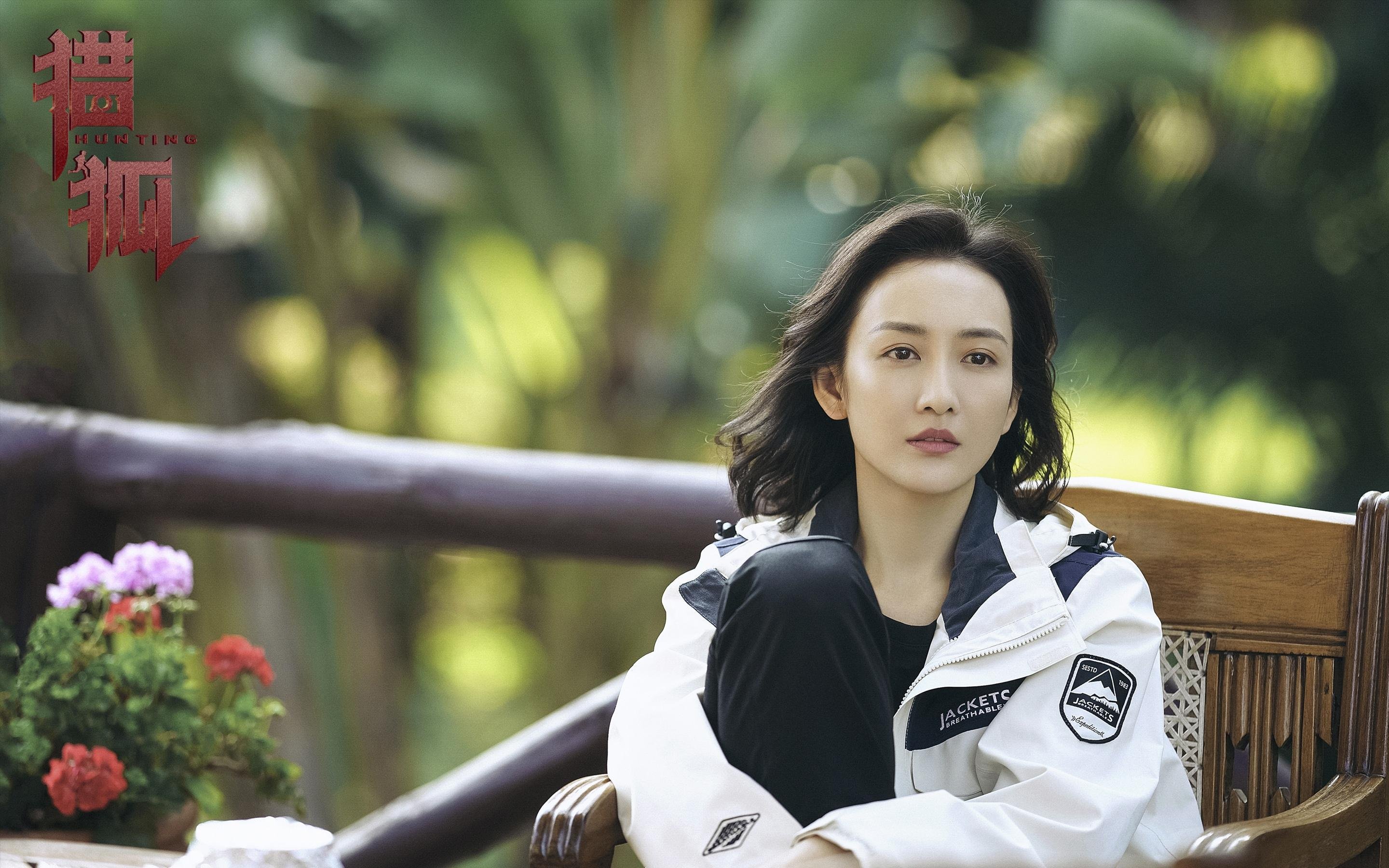 拼搏精神：双方攻防激烈，比赛氛围一触即发！，赛场上拼搏精神